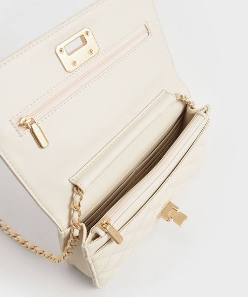 CHARLES & KEITH（チャールズ & キース）の「キルテッドプッシュロック クラッチ / Quilted Push-Lock Clutch（クラッチバッグ・レディース・ミント/クリーム/ネイビー・S）」の10枚目の写真