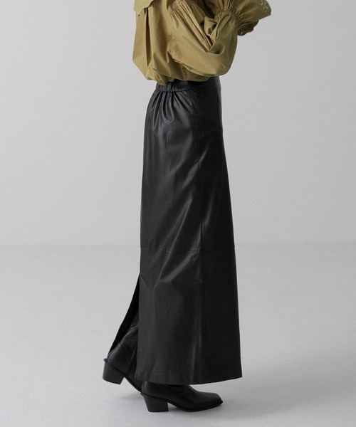 KBF(ケイビーエフ)の「フェイクレザーロングタイトスカート(スカート・レディース・ブラック/ブラウン・ONE)」の4枚目の写真