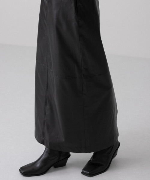 KBF(ケイビーエフ)の「フェイクレザーロングタイトスカート(スカート・レディース・ブラック/ブラウン・ONE)」の17枚目の写真