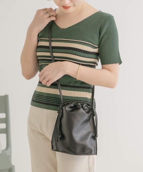 ITEMS URBANRESEARCH（アイテムズ アーバンリサーチ）の「PUキンチャクショルダー（ショルダーバッグ・レディース・グリーン/ブロンズ/ブラック・-）」の2枚目の写真