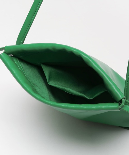 ITEMS URBANRESEARCH（アイテムズ アーバンリサーチ）の「PUキンチャクショルダー（ショルダーバッグ・レディース・グリーン/ブロンズ/ブラック・-）」の20枚目の写真