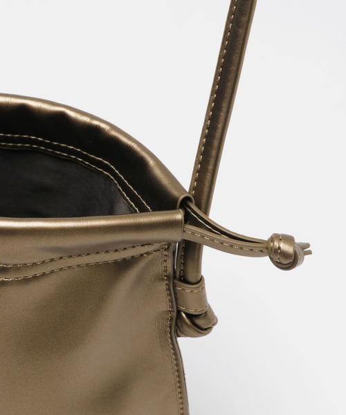 ITEMS URBANRESEARCH（アイテムズ アーバンリサーチ）の「PUキンチャクショルダー（ショルダーバッグ・レディース・グリーン/ブロンズ/ブラック・-）」の21枚目の写真