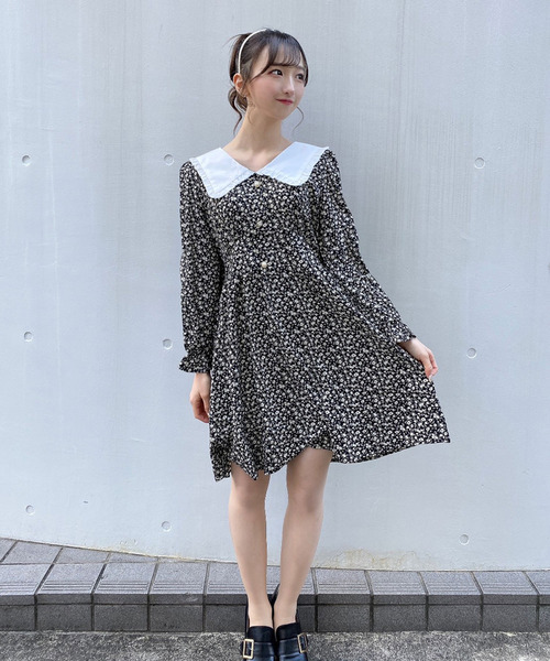 titty＆Co. PETIT（ティティアンドコープティ）の「【titty&Co.PETIT】ビックカラー小花プリントミニワンピース（ワンピース・レディース・マルチ・SMALL/MEDIUM）」の3枚目の写真