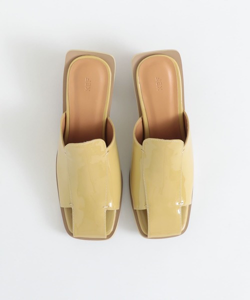 KBF(ケイビーエフ)の「エナメルサンダル(サンダル・レディース・ネイビー/オフホワイト/キャメル・38/36/37)」の8枚目の写真