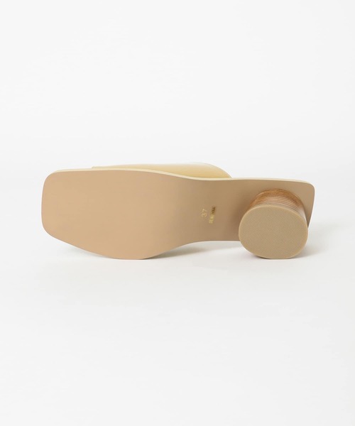 KBF(ケイビーエフ)の「エナメルサンダル(サンダル・レディース・ネイビー/オフホワイト/キャメル・38/36/37)」の15枚目の写真