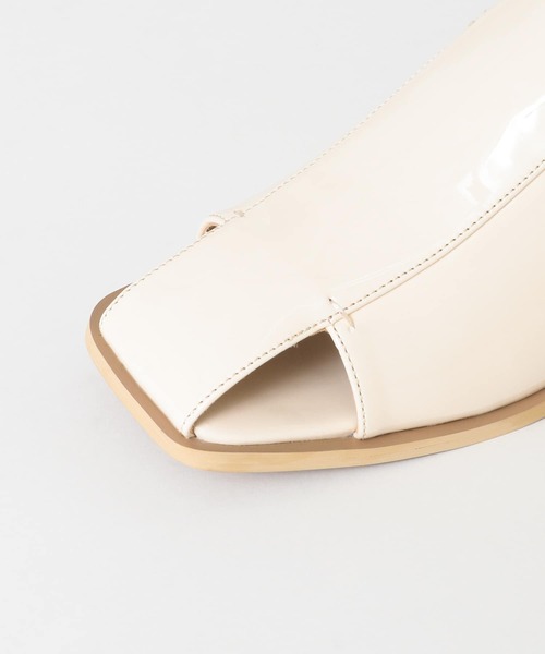 KBF(ケイビーエフ)の「エナメルサンダル(サンダル・レディース・ネイビー/オフホワイト/キャメル・38/36/37)」の9枚目の写真