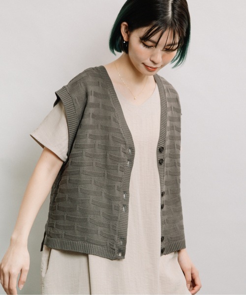 refinedworks(リファインドワークス)の「麻タッチAC釦付きベスト(ベスト・レディース・チャコールグレー/オフホワイト/イエロー・FREE)」の3枚目の写真