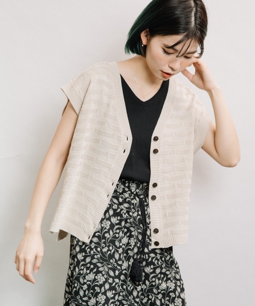 refinedworks(リファインドワークス)の「麻タッチAC釦付きベスト(ベスト・レディース・チャコールグレー/オフホワイト/イエロー・FREE)」の9枚目の写真