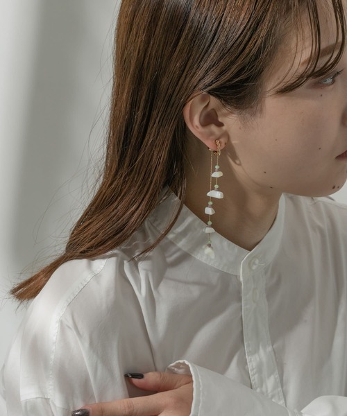 SMELLY(スメリー)の「シェルビーズコンビロングイヤリング(イヤリング・レディース・ブルー/ミント・-)」の8枚目の写真