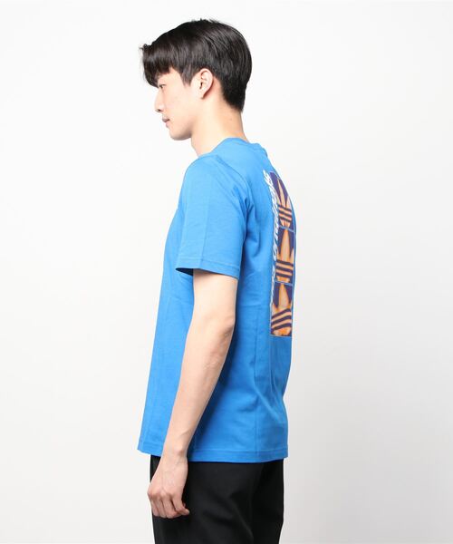 adidas（アディダス）の「グラフィック Y2K Tシャツ