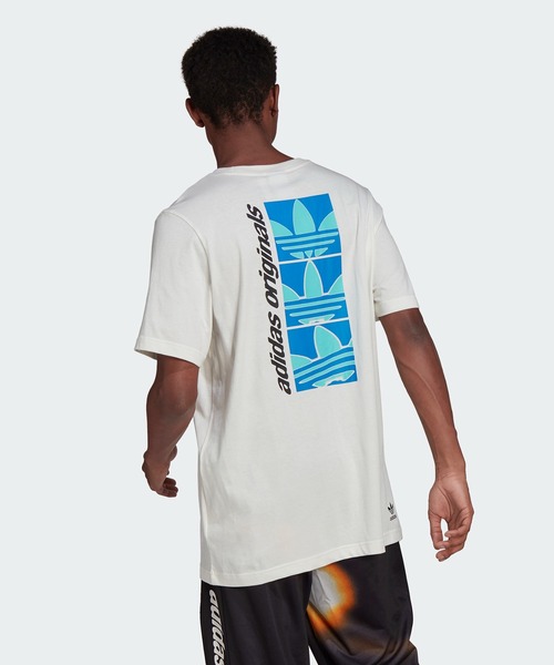 adidas（アディダス）の「グラフィック Y2K Tシャツ
