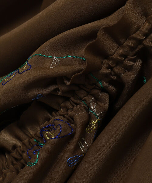 BEAMS BOY（ビームスボーイ）の「maturely / Embroidery Cut off Dress（ワンピース・レディース・オリーブ/ピンク・1/0）」の5枚目の写真