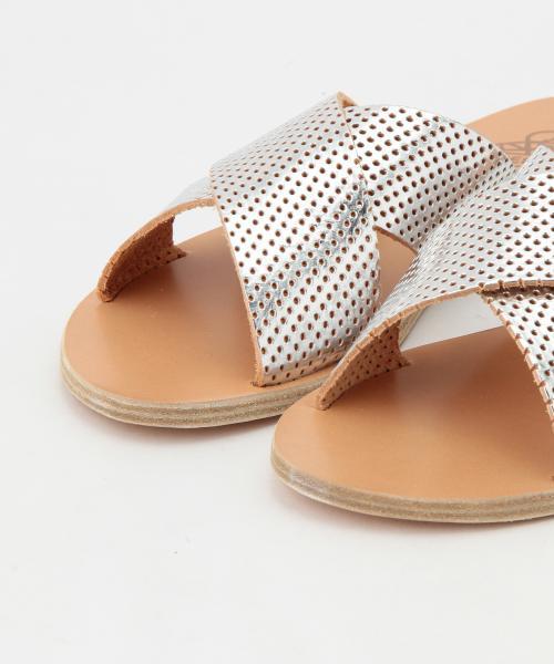 Demi-Luxe BEAMS（デミルクス ビームス）の「【CLASSY.8月号掲載】ANCIENT GREEK SANDALS / メタル パンチ クロス サンダル（サンダル・レディース・シルバー・39/38/35/36/37）」の6枚目の写真