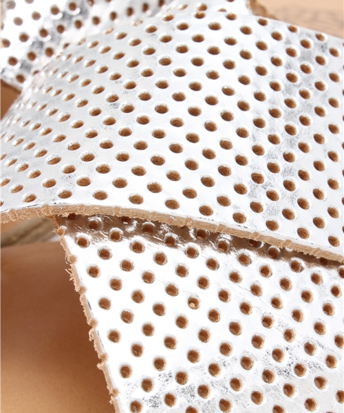 Demi-Luxe BEAMS（デミルクス ビームス）の「【CLASSY.8月号掲載】ANCIENT GREEK SANDALS / メタル パンチ クロス サンダル（サンダル・レディース・シルバー・39/38/35/36/37）」の8枚目の写真