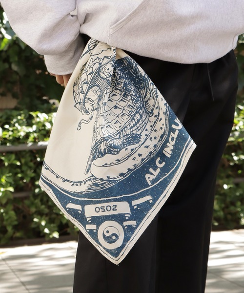 AlexanderLeeChang(アレキサンダーリーチャン)の「BACANCES ALL INCLUSIVE×AlexanderLeeChang/バカンス・オールインクルーシブ×アレキサンダーリーチャン BLC BANDANA(バンダナ/スカーフ・メンズ・ネイビー/グリーン/バーガンディー・ONE SIZE)」の2枚目の写真