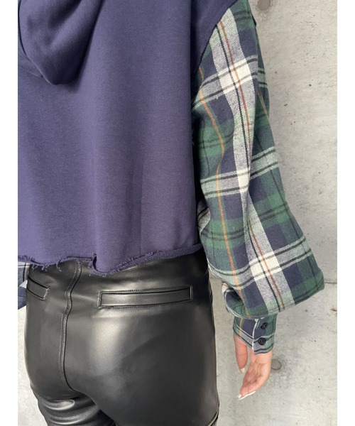 EGOIST（エゴイスト）の「チェックシャツドッキングスウェットトップス（パーカー・レディース・ネイビー/アイボリー・FREE）」の19枚目の写真