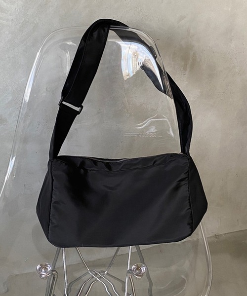 apres jour mignon(アプレジュールミニョン)の「【apresjour mignon×ARIAZ】ナイロンショルダーバッグ(ハンドバッグ・レディース・ブラック・ONESIZE)」の3枚目の写真
