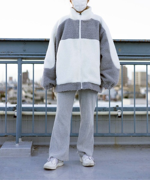 STYLEBLOCK（スタイルブロック）の「ビッグシルエットボア切り替えブルゾン（ブルゾン・メンズ・サックスブルー/ホワイト×ブラック/ホワイト×グレー/ベージュ・M/L）」の2枚目の写真