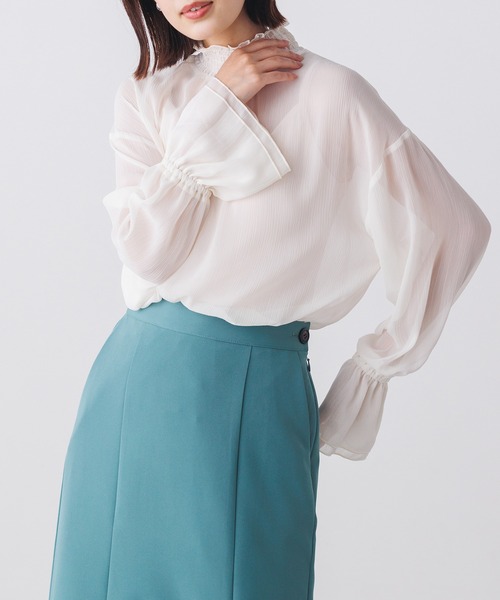 hunch(ハンチ)の「無地シャーリングネックブラウス(シャツ/ブラウス・レディース・オフホワイト/グレー/ピンク・FREE)」の2枚目の写真