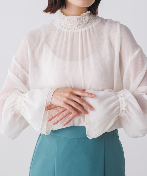 hunch(ハンチ)の「無地シャーリングネックブラウス(シャツ/ブラウス・レディース・オフホワイト/グレー/ピンク・FREE)」の7枚目の写真