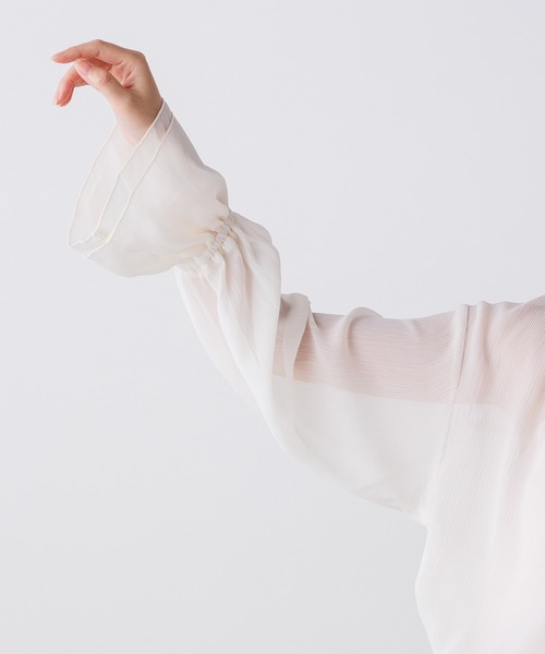 hunch(ハンチ)の「無地シャーリングネックブラウス(シャツ/ブラウス・レディース・オフホワイト/グレー/ピンク・FREE)」の12枚目の写真