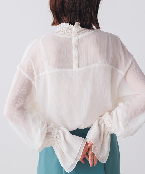 hunch(ハンチ)の「無地シャーリングネックブラウス(シャツ/ブラウス・レディース・オフホワイト/グレー/ピンク・FREE)」の10枚目の写真