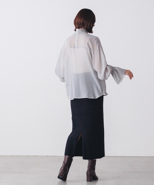 hunch(ハンチ)の「無地シャーリングネックブラウス(シャツ/ブラウス・レディース・オフホワイト/グレー/ピンク・FREE)」の16枚目の写真