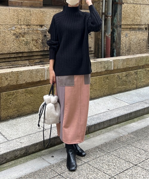 Chez toi(シェトワ)の「ケーブル編みスタンドネックプルオーバー(ニット/セーター・レディース・オフホワイト/ブラック/グリーン/サックスブルー・FREE)」の5枚目の写真