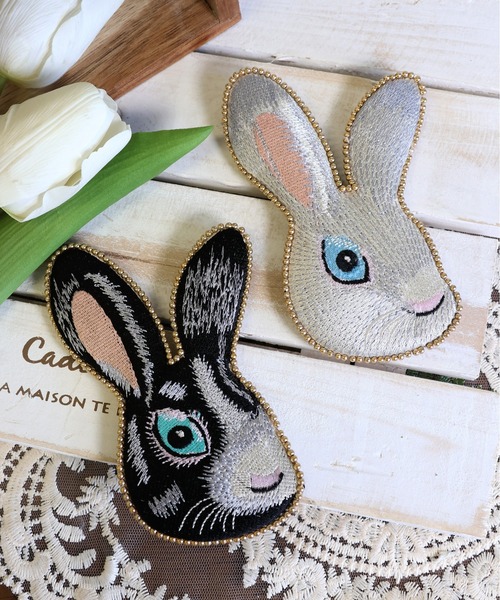 emesuelee（エメスーリー）の「うさぎ刺繍ミラー（その他雑貨）」 - WEAR