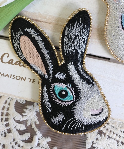 emesuelee（エメスーリー）の「うさぎ刺繍ミラー（その他雑貨