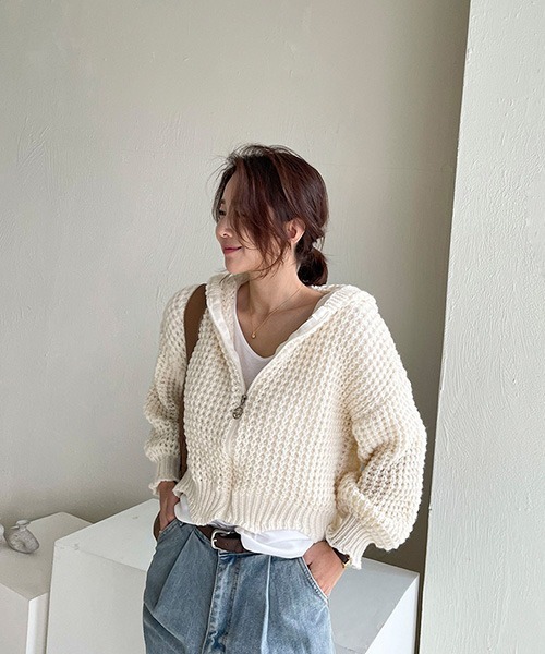 NANING9（ナンニング）の「NANING9 クロップドニットジップアップパーカー（ニット/セーター・レディース・スカイブルー/アイボリー/ピンク・FREE）」の8枚目の写真