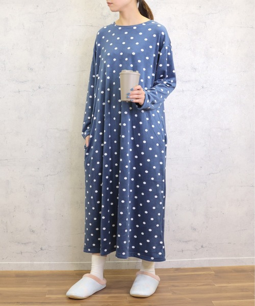 emesuelee(エメスーリー)の「おうちの中だって可愛くありたい。ドットフリースロングルームワンピース(ルームワンピース・レディース・モカ/ダークブルー/サックスブルー・フリー)」の4枚目の写真