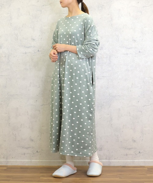 emesuelee(エメスーリー)の「おうちの中だって可愛くありたい。ドットフリースロングルームワンピース(ルームワンピース・レディース・モカ/ダークブルー/サックスブルー・フリー)」の9枚目の写真
