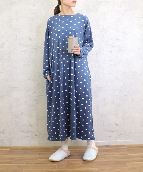 emesuelee(エメスーリー)の「おうちの中だって可愛くありたい。ドットフリースロングルームワンピース(ルームワンピース・レディース・モカ/ダークブルー/サックスブルー・フリー)」の16枚目の写真
