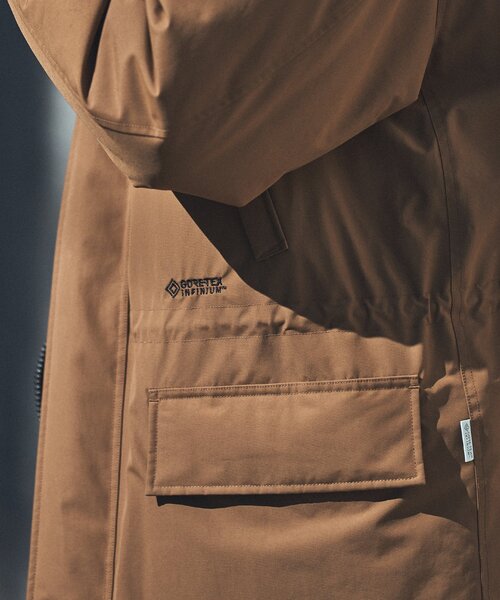 +phenix（プラスフェニックス）の「【+phenix / プラスフェニックス】別注 GORE-TEX スタンドカラー ダウンコート（ダウンジャケット/コート・メンズ・ベージュ/ホワイト/ブラック・MEDIUM/SMALL/LARGE）」の12枚目の写真