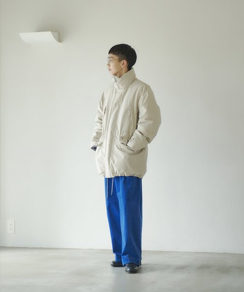 +phenix（プラスフェニックス）の「【+phenix / プラスフェニックス】別注 GORE-TEX スタンドカラー ダウンコート（ダウンジャケット/コート・メンズ・ベージュ/ホワイト/ブラック・MEDIUM/SMALL/LARGE）」の13枚目の写真