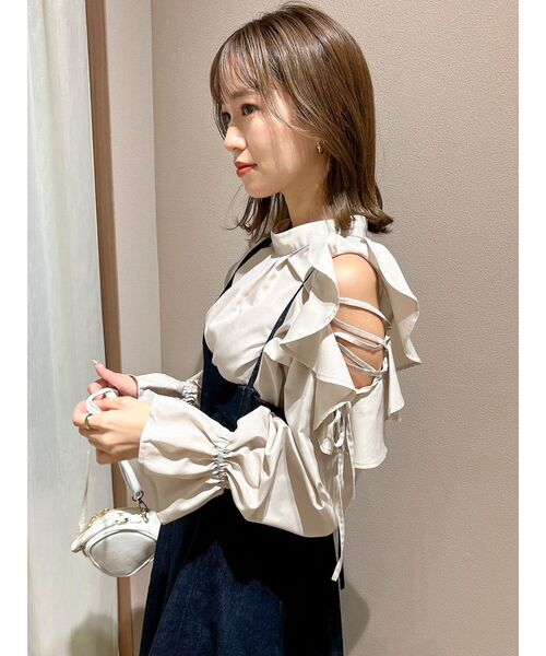 dazzlin(ダズリン)の「フリルレースアップキャンディブラウス(シャツ/ブラウス・レディース・ベージュ/ネイビー/ブルー・FREE)」の6枚目の写真