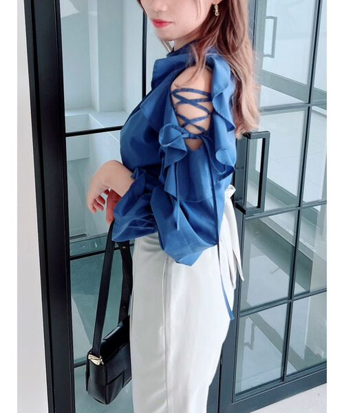 dazzlin(ダズリン)の「フリルレースアップキャンディブラウス(シャツ/ブラウス・レディース・ベージュ/ネイビー/ブルー・FREE)」の5枚目の写真
