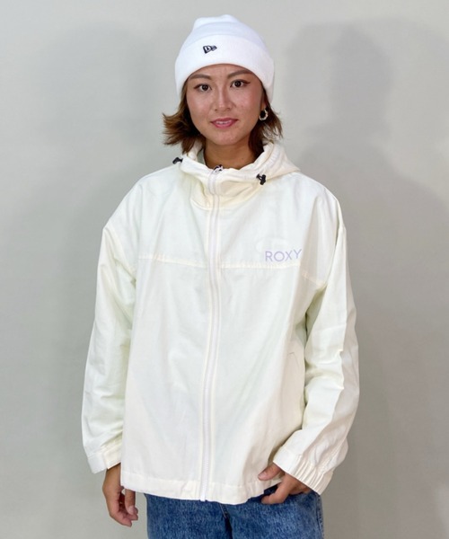 ROXY(ロキシー)の「ROXY/ロキシー ルーズシルエット/無地ワンポイントロゴナイロンジャケット RJK231622T(マウンテンパーカー・レディース・ホワイト/ブラック/グリーン・L/M)」の1枚目の写真