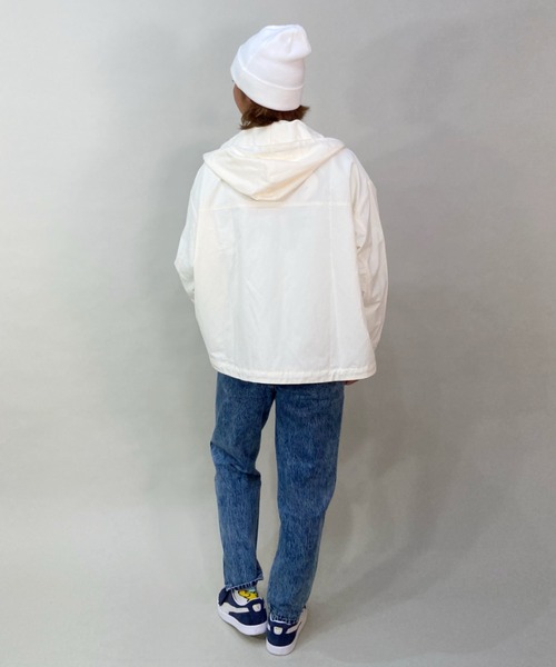 ROXY(ロキシー)の「ROXY/ロキシー ルーズシルエット/無地ワンポイントロゴナイロンジャケット RJK231622T(マウンテンパーカー・レディース・ホワイト/ブラック/グリーン・L/M)」の7枚目の写真
