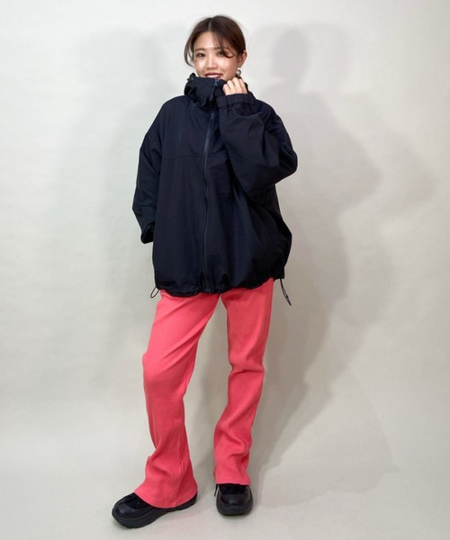 ROXY(ロキシー)の「ROXY/ロキシー ルーズシルエット/無地ワンポイントロゴナイロンジャケット RJK231622T(マウンテンパーカー・レディース・ホワイト/ブラック/グリーン・L/M)」の10枚目の写真