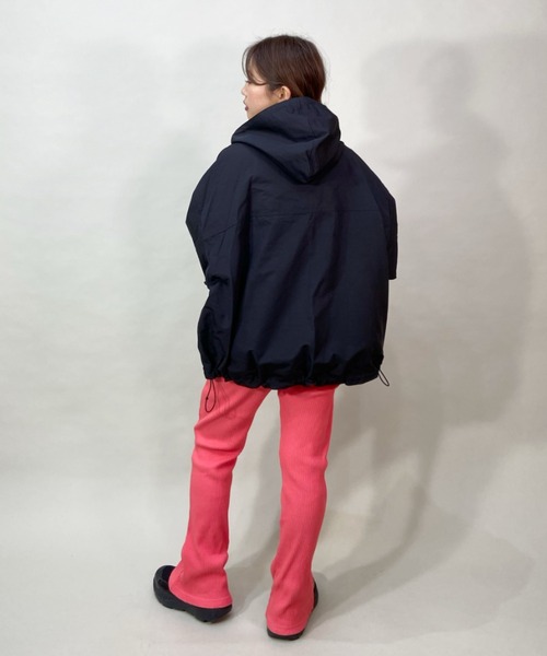 ROXY(ロキシー)の「ROXY/ロキシー ルーズシルエット/無地ワンポイントロゴナイロンジャケット RJK231622T(マウンテンパーカー・レディース・ホワイト/ブラック/グリーン・L/M)」の12枚目の写真