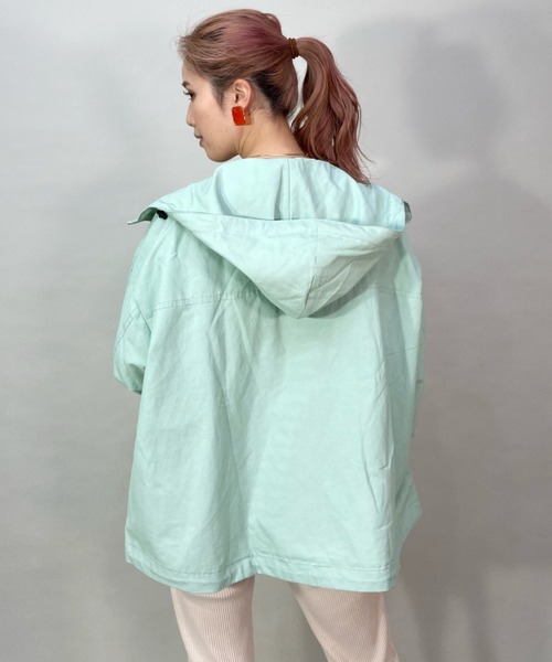 ROXY(ロキシー)の「ROXY/ロキシー ルーズシルエット/無地ワンポイントロゴナイロンジャケット RJK231622T(マウンテンパーカー・レディース・ホワイト/ブラック/グリーン・L/M)」の14枚目の写真