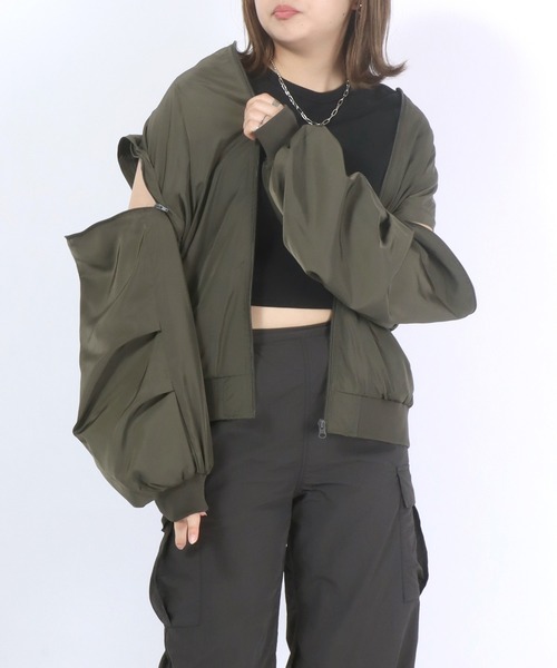 Salong hameu（サロン ハミュー）の「袖を取り外してベストにもなる2WAY マルチウェイMA-1ジャケットブルゾン/ミリタリー（MA-1・レディース・グレイッシュベージュ/カーキ/ブラック・M/L）」の9枚目の写真
