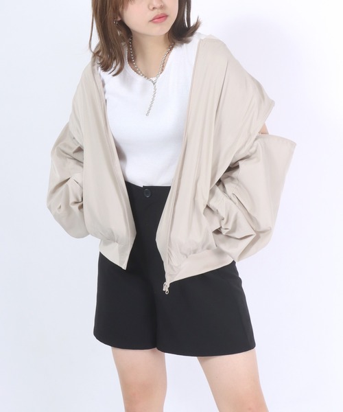 Salong hameu（サロン ハミュー）の「袖を取り外してベストにもなる2WAY マルチウェイMA-1ジャケットブルゾン/ミリタリー（MA-1・レディース・グレイッシュベージュ/カーキ/ブラック・M/L）」の7枚目の写真