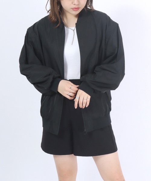Salong hameu（サロン ハミュー）の「袖を取り外してベストにもなる2WAY マルチウェイMA-1ジャケットブルゾン/ミリタリー（MA-1・レディース・グレイッシュベージュ/カーキ/ブラック・M/L）」の5枚目の写真