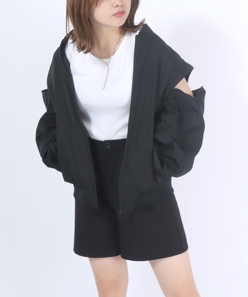 Salong hameu（サロン ハミュー）の「袖を取り外してベストにもなる2WAY マルチウェイMA-1ジャケットブルゾン/ミリタリー（MA-1・レディース・グレイッシュベージュ/カーキ/ブラック・M/L）」の4枚目の写真