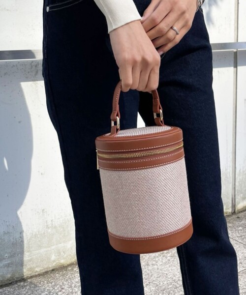 OPAQUE.CLIP（オペークドットクリップ）の「◆筒形バニティバッグ【2WAY】（ショルダーバッグ・レディース・ダークブラウン/ブラック・00）」の11枚目の写真