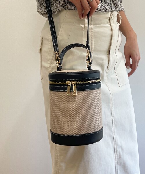 OPAQUE.CLIP（オペークドットクリップ）の「◆筒形バニティバッグ【2WAY】（ショルダーバッグ・レディース・ダークブラウン/ブラック・00）」の7枚目の写真