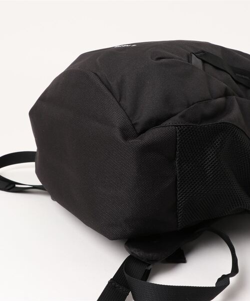 THE NORTH FACE（ザノースフェイス）の「THE NORTH FACE ザ・ノースフェイス 「VAULT（ヴォルト）」 リュック バックパック（バックパック/リュック・メンズ・ブラック・FREE）」の5枚目の写真